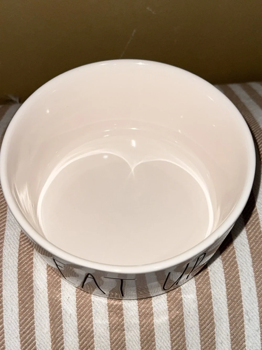 NWT Rae Dunn 6”W x 3”H Ceramic White Round ‘Eat Up’ Pet Dog Food Bowl Dish